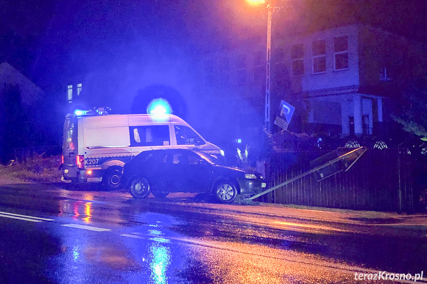 Źle poczuł się w trakcie jazdy i zjechał z drogi. Trafił do szpitala Źle poczuł się w trakcie jazdy i zjechał z drogi. Trafił do szpitala
