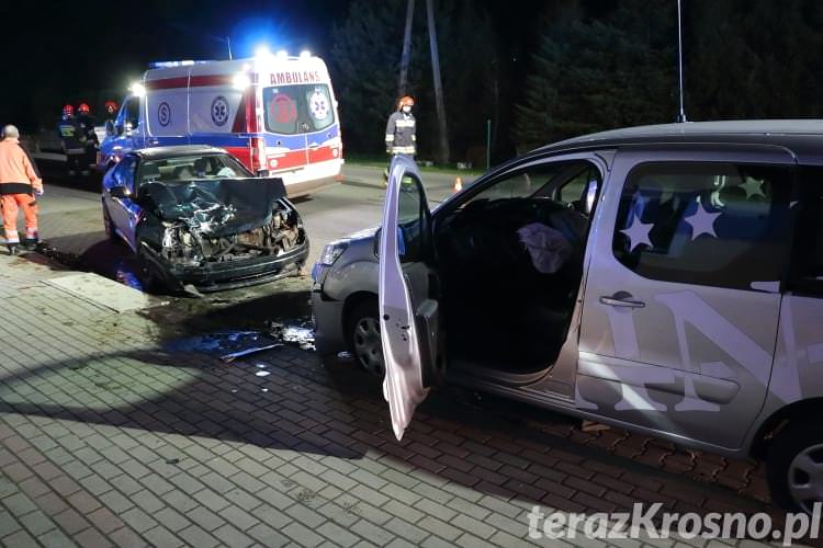 Czołowe zderzenie w Świerzowej Polskiej Czołowe zderzenie w Świerzowej Polskiej