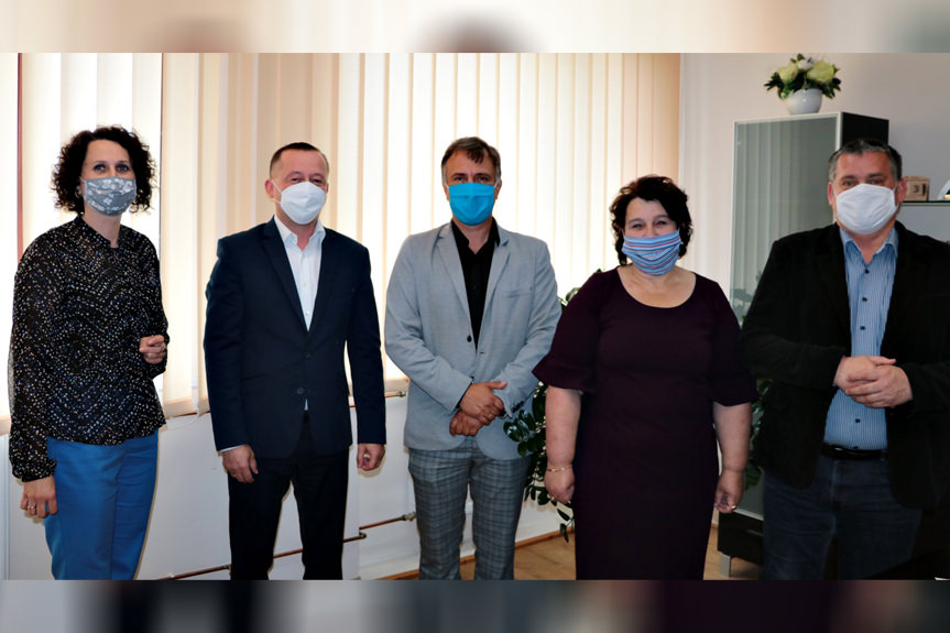 Dyrektorzy zostają na dłużej Dyrektorzy zostają na dłużej