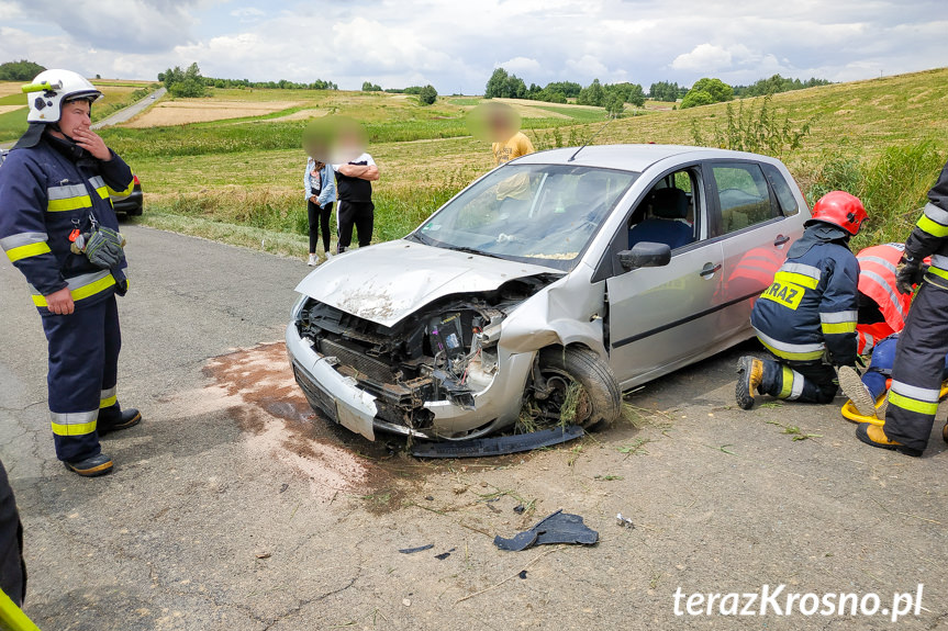 Kierująca fordem wjechała do rowu Kierująca fordem wjechała do rowu
