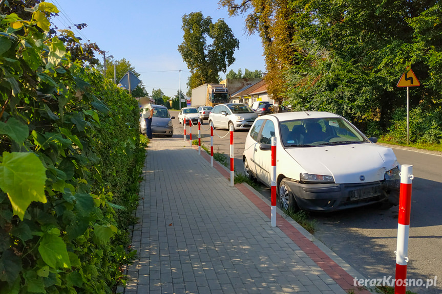 Kolizja dwóch samochodów w Zręcinie Kolizja dwóch samochodów w Zręcinie
