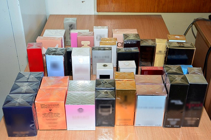 Mieszkaniec gminy Chorkówka sprzedawał podrobione perfumy
