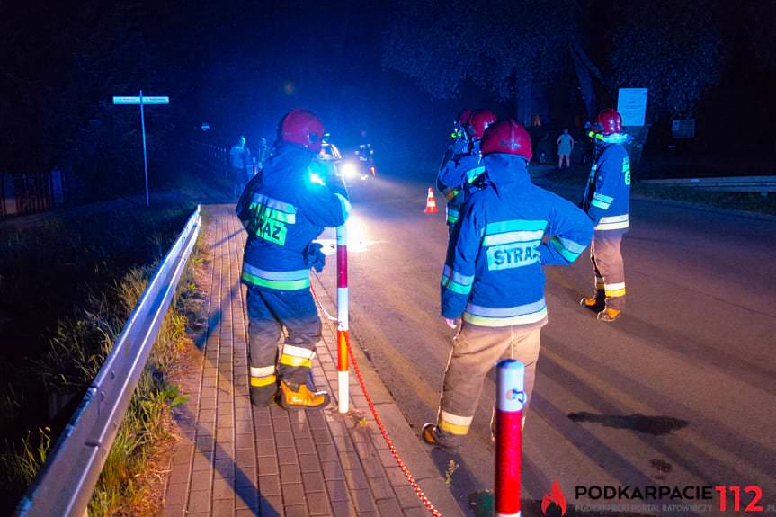 Na jezdni znaleziono rannego mężczyznę Na jezdni znaleziono rannego mężczyznę