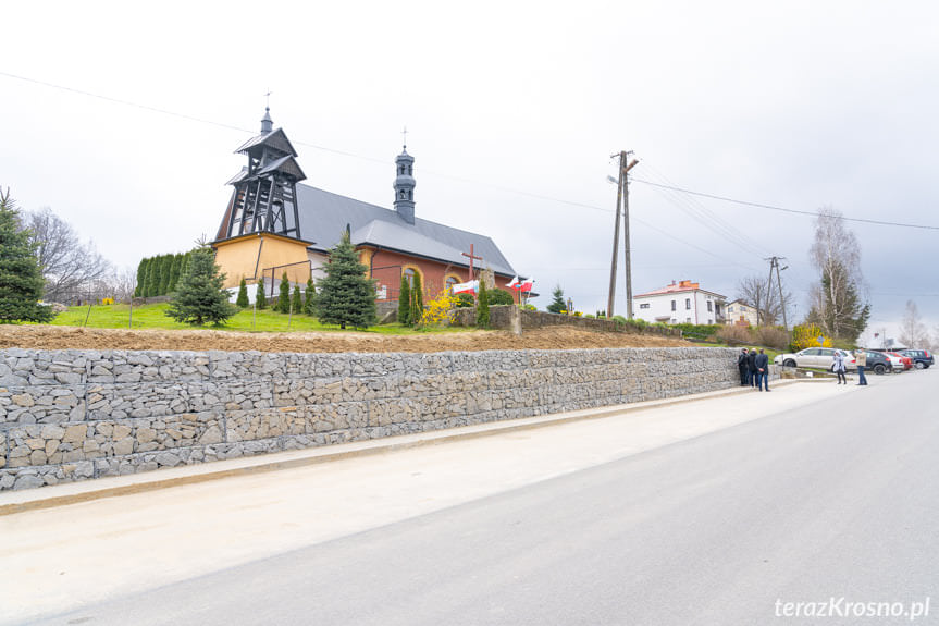 Niebezpieczna skarpa w Kopytowej została zabezpieczona Niebezpieczna skarpa w Kopytowej została zabezpieczona