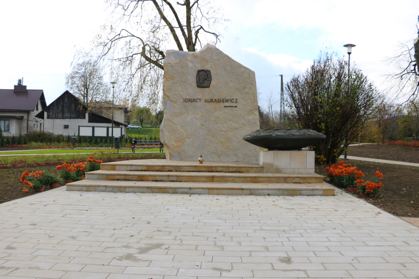 Odnowili obelisk upamiętniający Ignacego Łukasiewicza