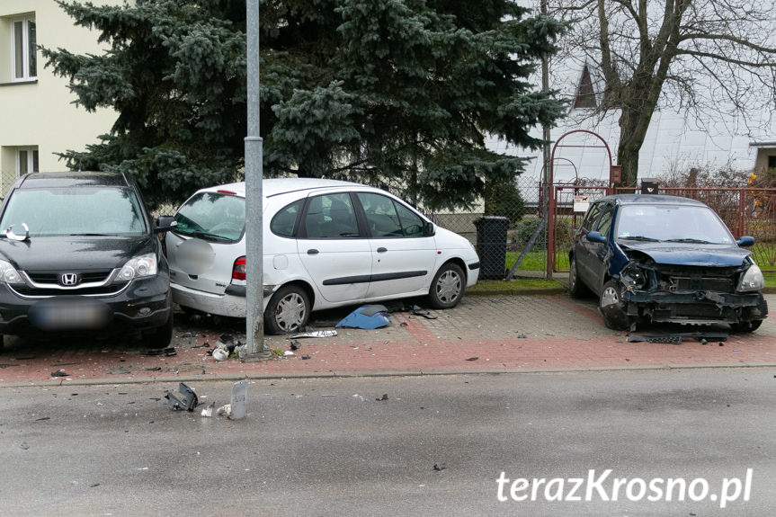 Pijany 19-latek rozbił 3 samochody Pijany 19-latek rozbił 3 samochody