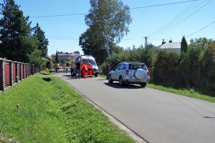 Rowerzysta leżał na środku drogi. Był ranny i nieprzytomny Rowerzysta leżał na środku drogi. Był ranny i nieprzytomny
