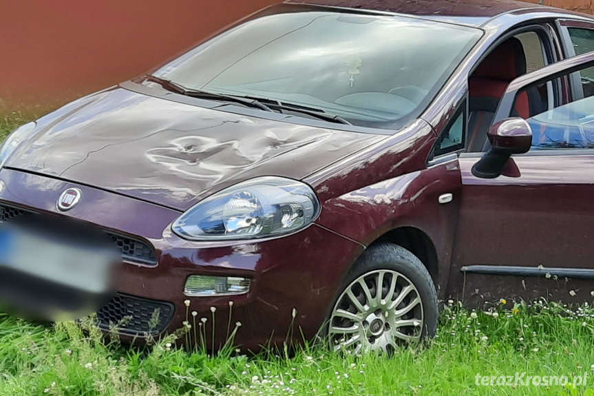 Siekierą zaatakował samochód Siekierą zaatakował samochód