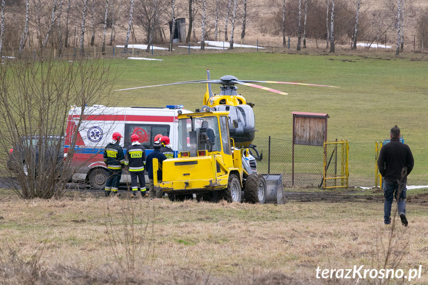 Śmigłowiec na stadionie w Zręcinie Śmigłowiec na stadionie w Zręcinie