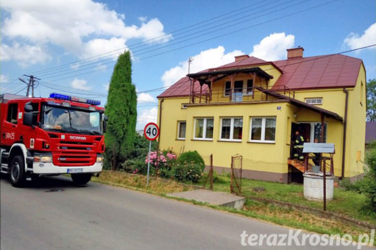 Strażacy pomogli uratować starszą kobietę Strażacy pomogli uratować starszą kobietę