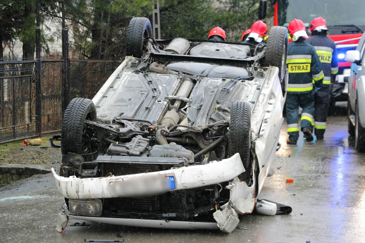 To 34-latka dachowała volkswagenem. Miała ponad 2,5 promila To 34-latka dachowała volkswagenem. Miała ponad 2,5 promila