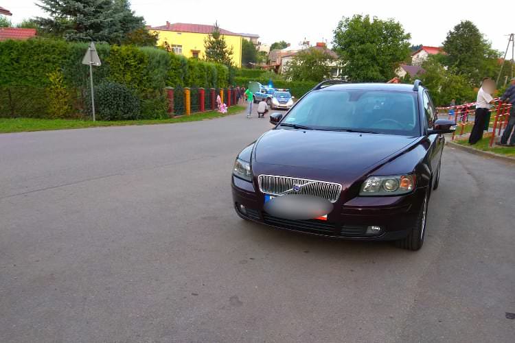 Wypadek w Faliszówce. 3-latka pod kołami samochodu Wypadek w Faliszówce. 3-latka pod kołami samochodu