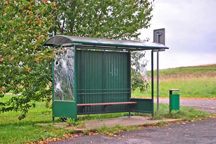 Zniszczyli wiatę przystankową w Kopytowej Zniszczyli wiatę przystankową w Kopytowej
