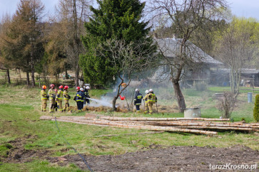 Miał palić się budynek, paliło się siano