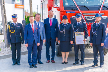 Rogi. Gminne Obchody Dnia Strażaka, przekazanie i poświęcenie samochodu