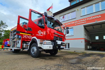 Strażacy z OSP Leśniówka powitali nowy samochód ratowniczo-gaśniczy