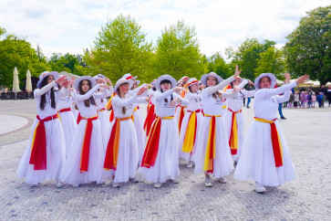 Tańcem i pieśnią oddali cześć Janowi Pawłowi II
