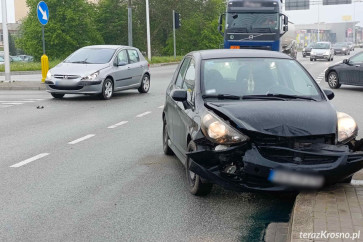 Wyłączona sygnalizacja. Kolizja hondy i peugeota