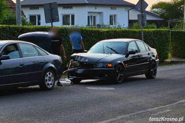 Zderzenie trzech samochodów w Zręcinie