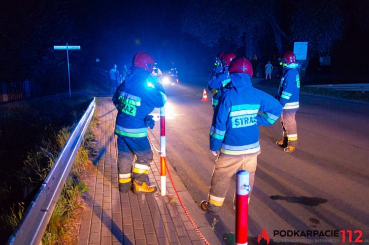 Na jezdni znaleziono rannego mężczyznę Na jezdni znaleziono rannego mężczyznę