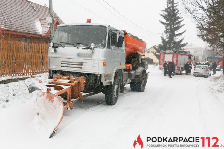 Zderzenie pługa z samochodem w Żeglcach Zderzenie pługa z samochodem w Żeglcach