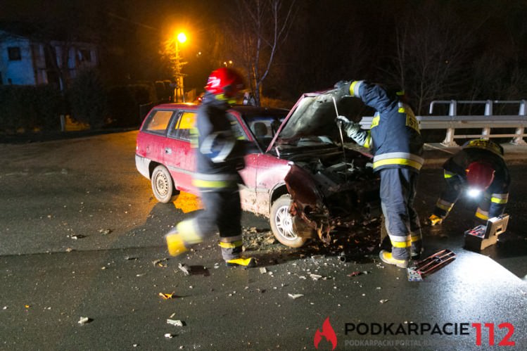 Zderzenie trzech samochodów w Świerzowej Polskiej Zderzenie trzech samochodów w Świerzowej Polskiej