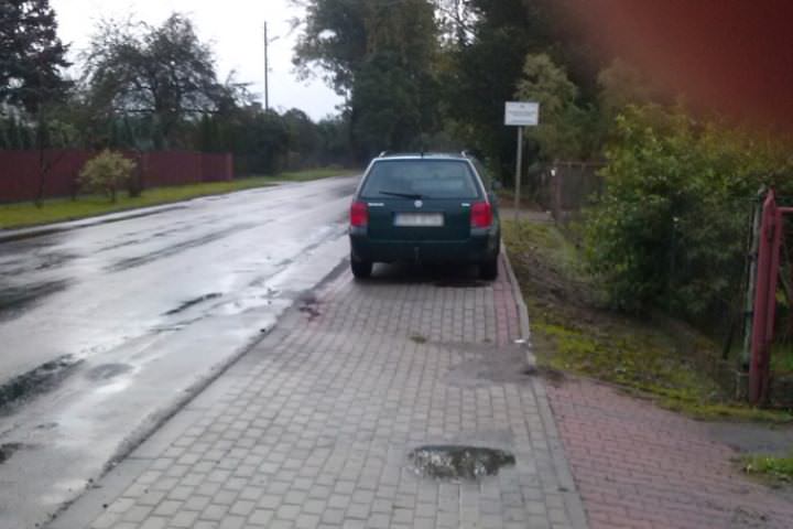 Mistrzowskie parkowanie w Świerzowej Polskiej