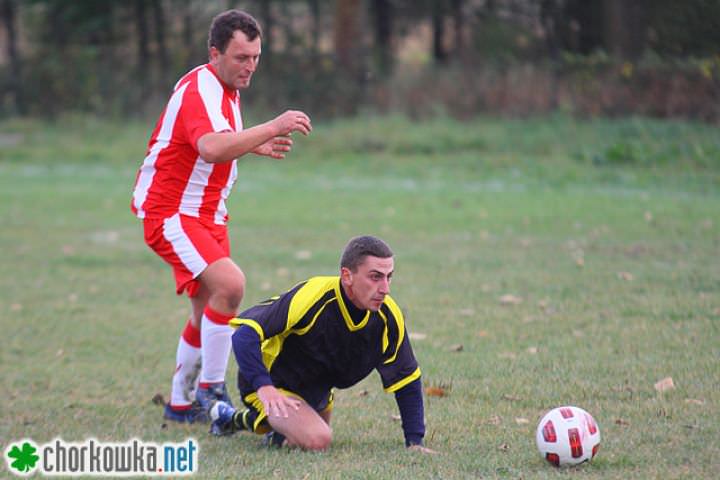 Z meczu Victoria Kobylany - Orzeł Faliszówka (10.10.2011) Z meczu Victoria Kobylany - Orzeł Faliszówka (10.10.2011)