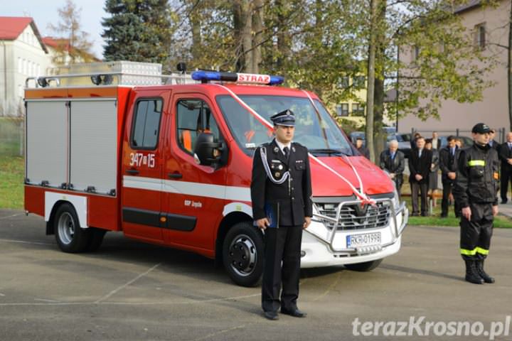 Oficjalne przekazanie samochodu strażackiego dla OSP Zręcin Oficjalne przekazanie samochodu strażackiego dla OSP Zręcin