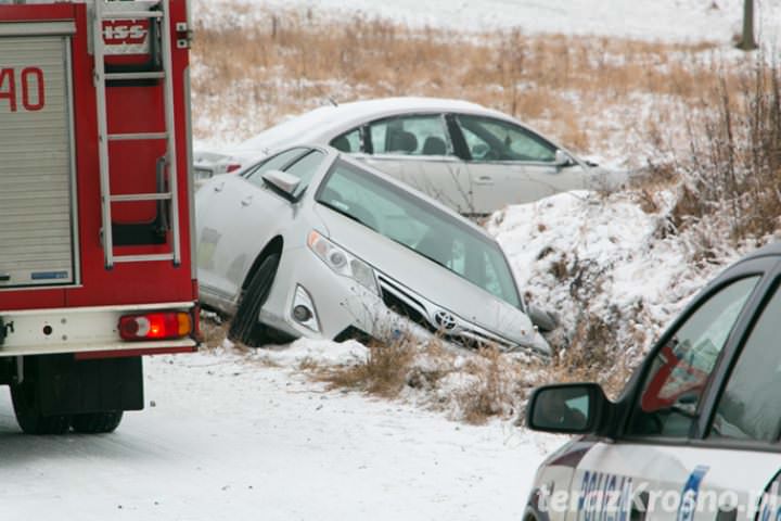 Kobylany: Toyota wjechała do rowu Kobylany: Toyota wjechała do rowu