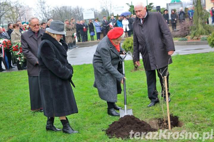 Helena Jabłecka zasadziła Dąb Pamięci Helena Jabłecka zasadziła Dąb Pamięci