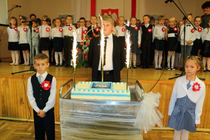 Podwójny jubileusz Szkoły Podstawowej w Zręcinie Podwójny jubileusz Szkoły Podstawowej w Zręcinie