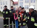 Strażacki pokaz w gimnazjum Strażacki pokaz w gimnazjum