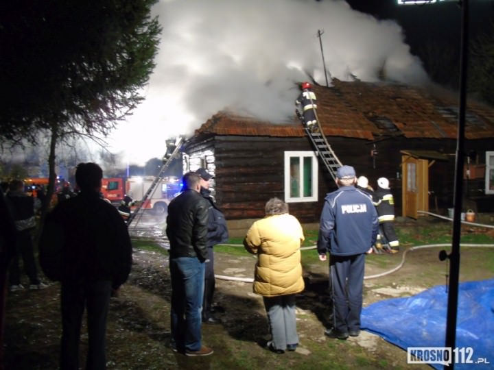 Pożar domu w Żeglcach, cztery osoby straciły dach nad głową
